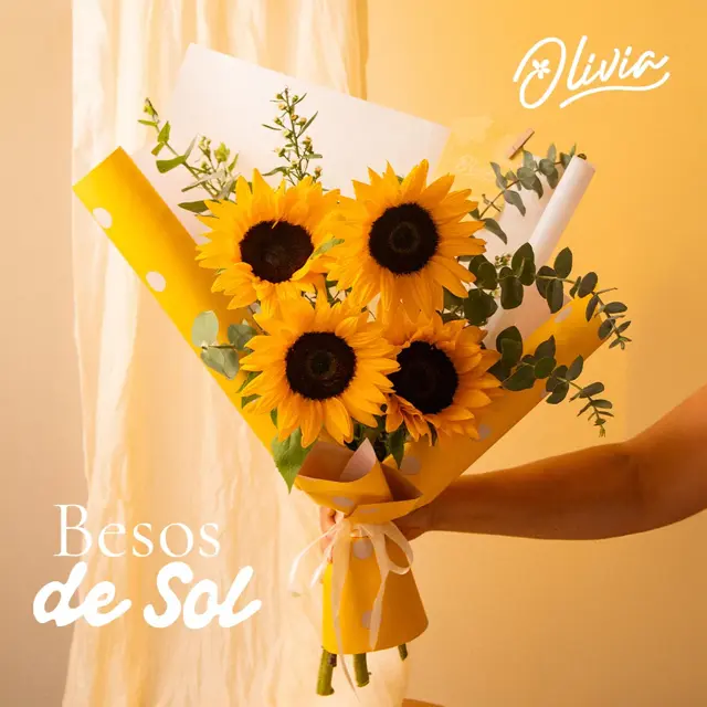 Besos de Sol – Ramo de girasoles con follaje de eucalipto y papel amarillo.